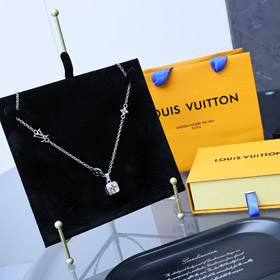 Louis Vuitton LV pendant letter flower square necklace-0132